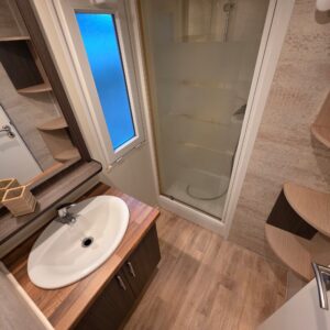 Lavabo y Ducha con mampara