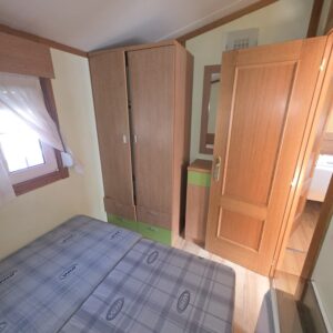 Armario ropero Dormitorio camas paralelas