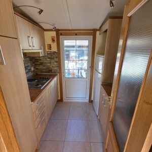 Vistas de cocina con puerta al exterior