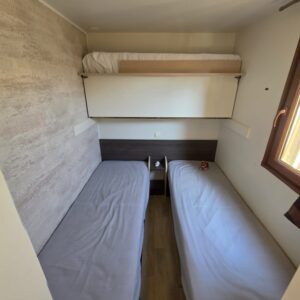 Habitación camas paralelas y litera