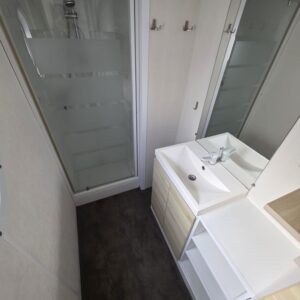 Lavabo y Cabina de Ducha