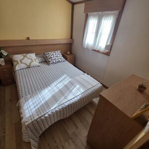 Mesita dormitorio principal