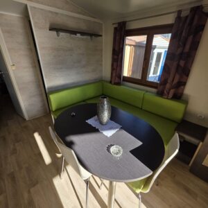 Salón comedor con sofá cama